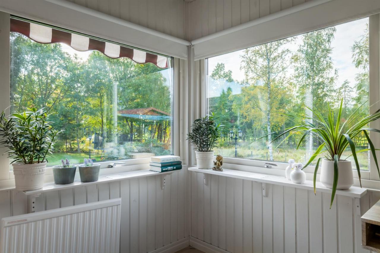 Theo & Lilis Countryside Apartment Orebro Exterior photo