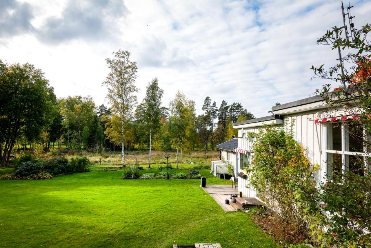 Theo & Lilis Countryside Apartment Orebro Exterior photo