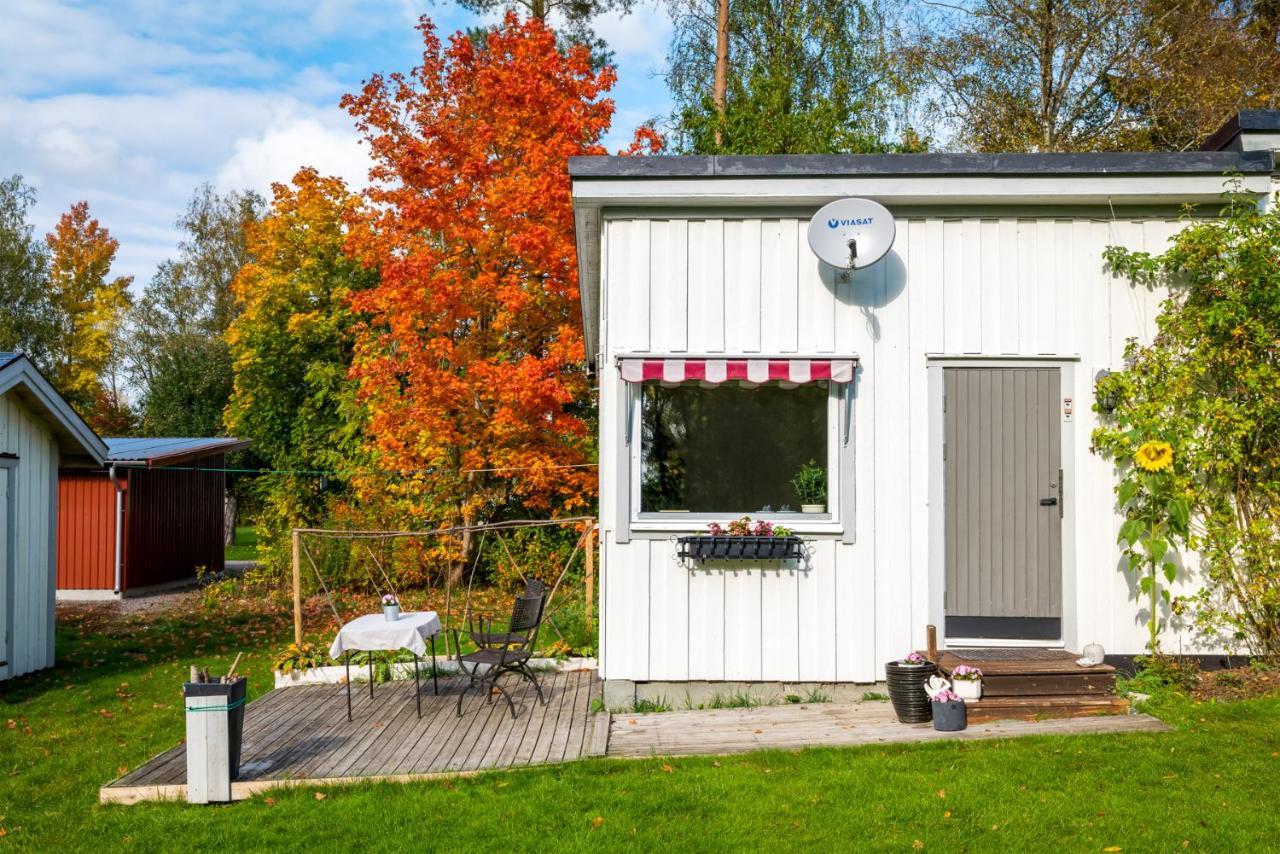 Theo & Lilis Countryside Apartment Orebro Exterior photo